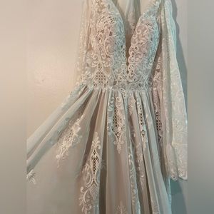 Low’s Bridal • bohemian long sleeve lace wedding dress • size 8